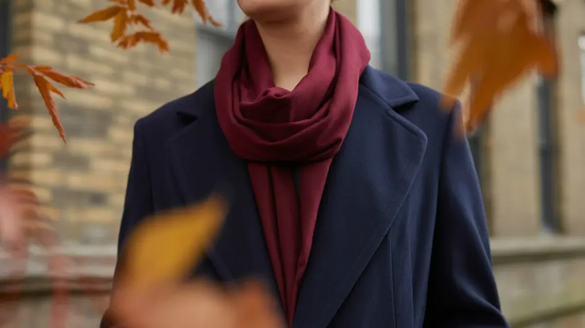 Jaki szalik do granatowego płaszcza